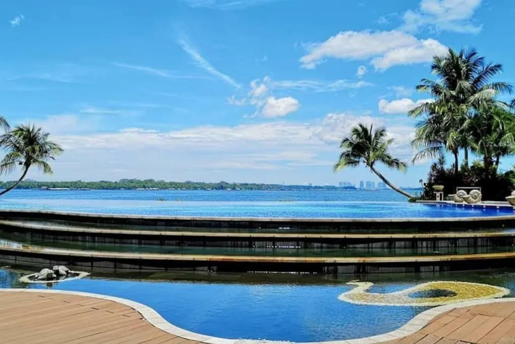 Amazing Infinity Sea View Johor Bahru Apartment