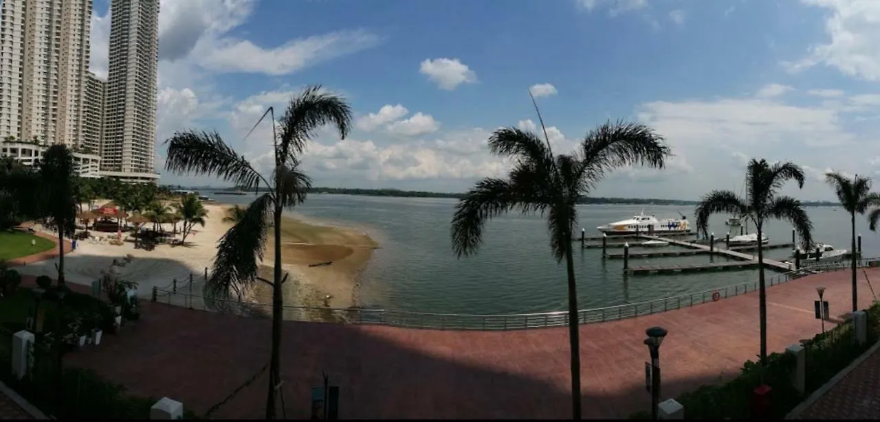 Amazing Infinity Sea View Johor Bahru Apartment